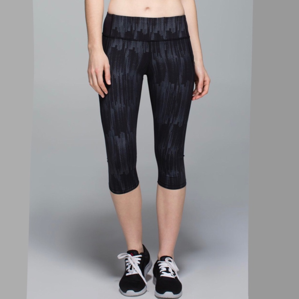 Lululemon Run: Top Speed Crop in Scratch Match Black Multi